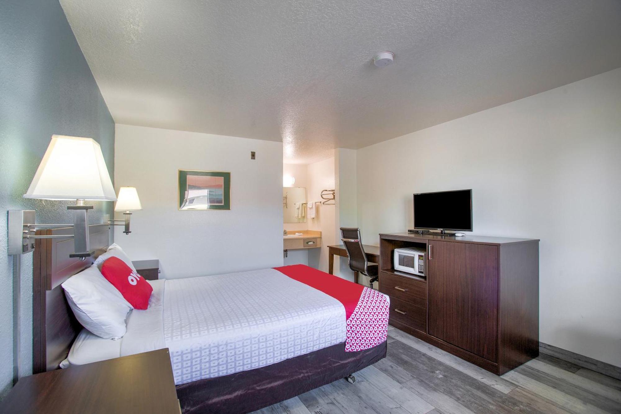 Oyo Woodland Hotel And Suites Exterior foto